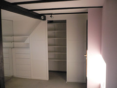 Begehbarer Kleiderschrank