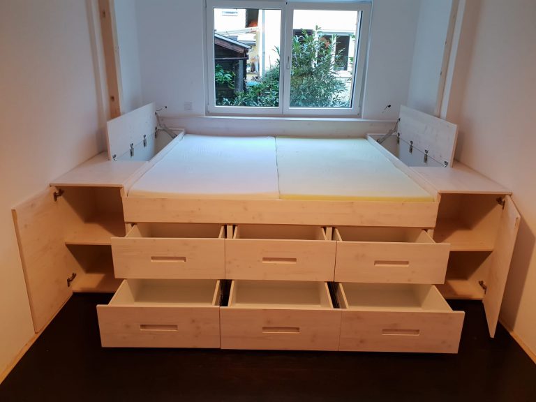Bett mit viel Stauraum