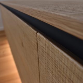 Sideboard mit besonderer Oberfläche