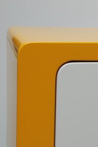 Mehr über den Artikel erfahren Highboard im 70er Space Age Stil
