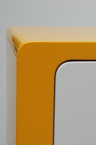Mehr über den Artikel erfahren Highboard im 70er Space Age Stil
